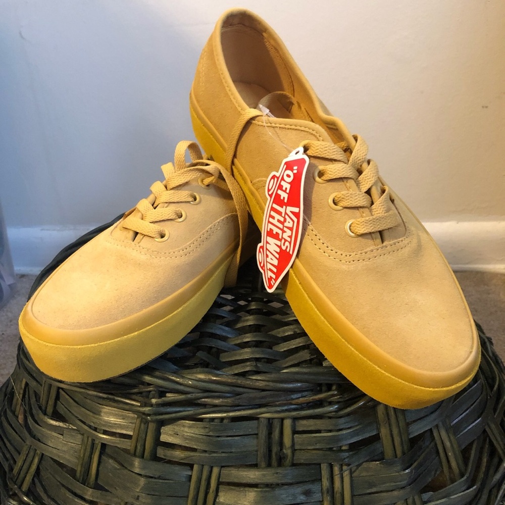 Vans Brand new, never worn. #vans #sneakers